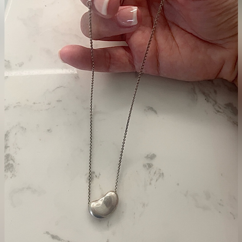 Tiffany & Co, Elsa Peretti®
Bean Necklace